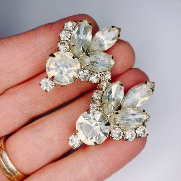 Vintage Mid Century Rhinestone Clip-On Earrings, Glam Prong Set Sparkly Jewelry - Picture 2 of 6